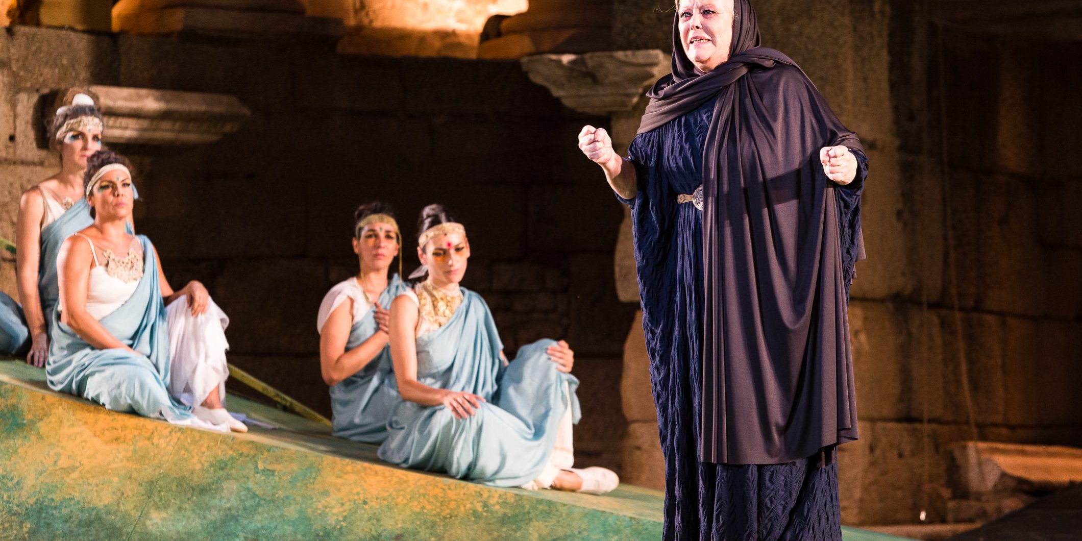 Las Suplicantes – Fotógrafo: Jorge Armestar Las Suplicantes - Fotógrafo: Jorge Armestar