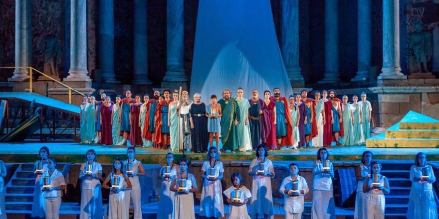 El próximo martes tendrá lugar el acto de presentación en la sede de Presidencia y asistirá el presidente de la Junta, Guillermo Fernández Vara. También acudirán varios artistas de los montajes que se representarán en el teatro romano.