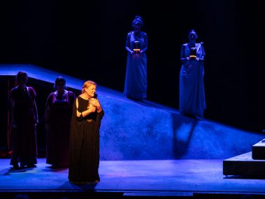 Las Suplicantes - Madre Urna azul